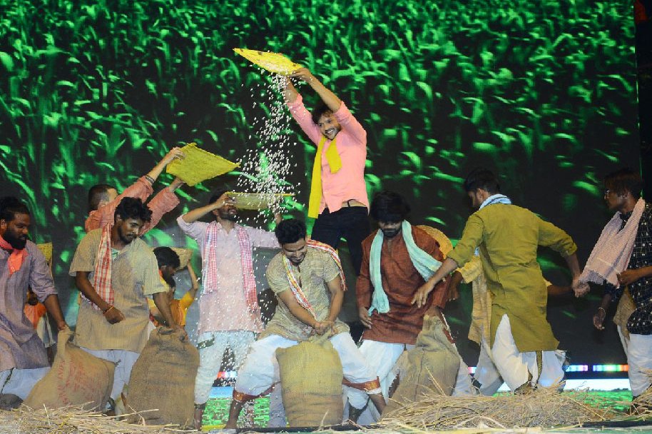 Maharshi-Movie-Pre-Release-Event